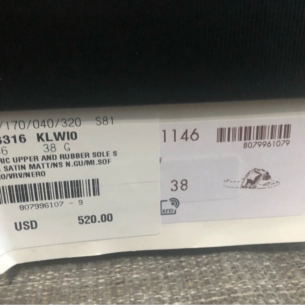 Authentic Gucci Slides USED in GREAT Condition. PRICE IS FIRM - Picture 4 of 9